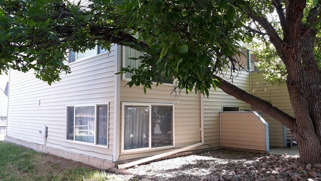 Building Photo - 2831 Somerville Dr Unit B