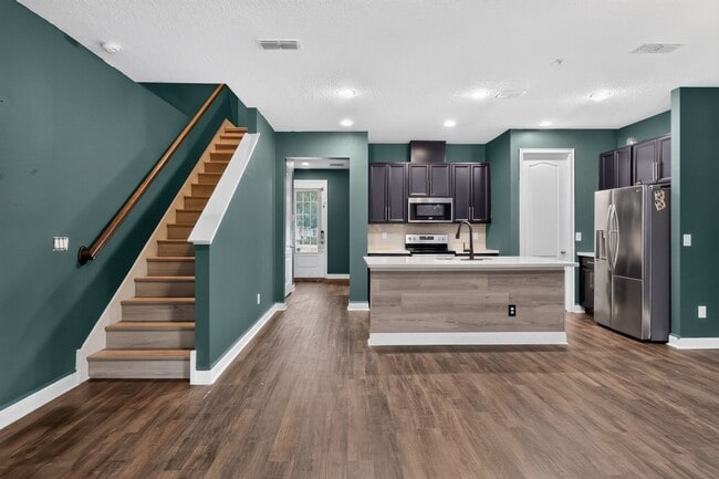Building Photo - 6536 Calamondin Dr