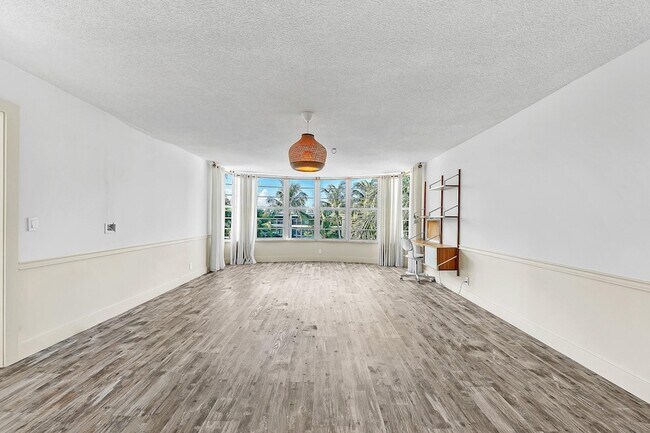 Photo - 3051 NE 48th St Unidad 301