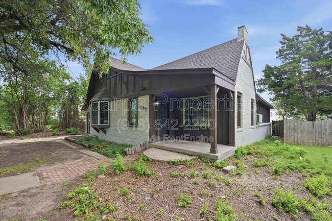 Building Photo - 1109 S Ellison Ave