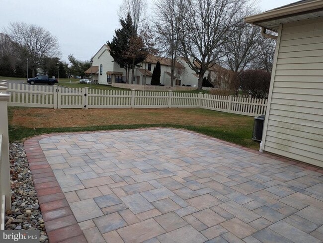 Photo - 33 Banbury Ct