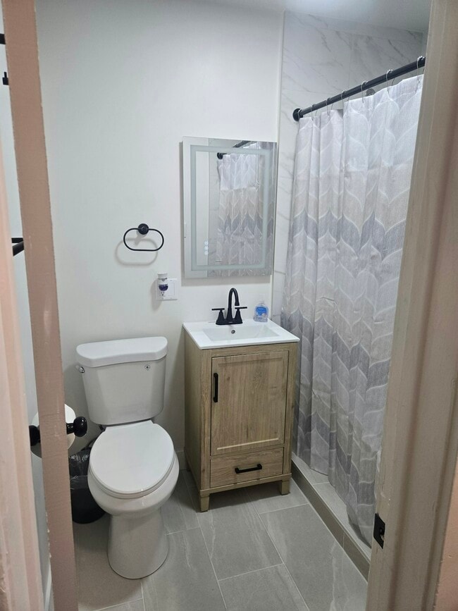 Photo - 1545 W 30th St