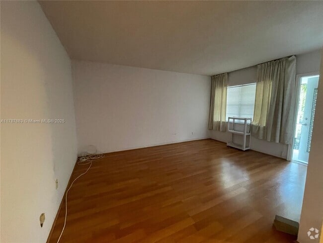 Building Photo - 1300 N 17th Ave Unit 207 Rental