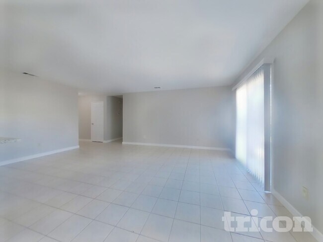 Photo - 601 Jeelu Way