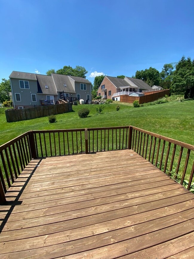 Photo - Beautiful 3 BR End Unit Townhouse in Summit Hills!