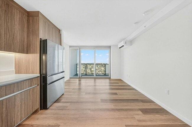 Building Photo - 1500 Rycroft St Unit 4305