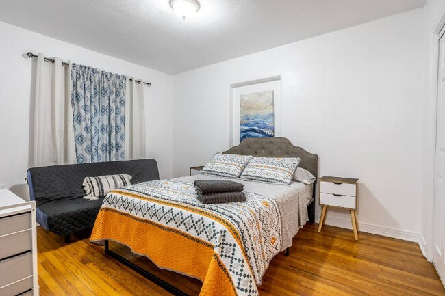 Photo - 2014 Newman St Unit 1