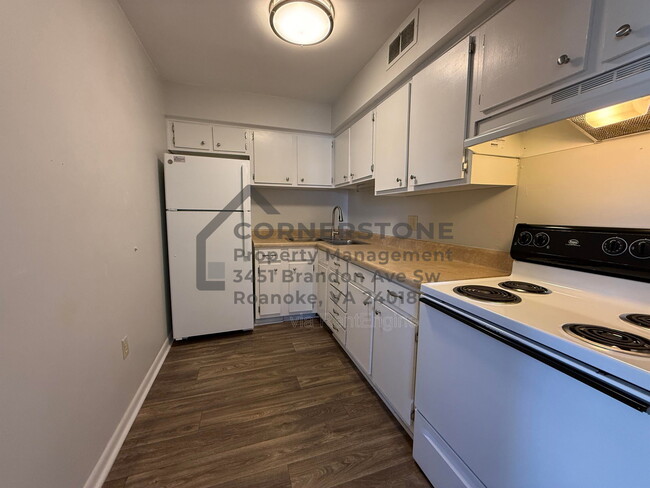 Photo - 6502 Carefree Ln Unit Apt 1