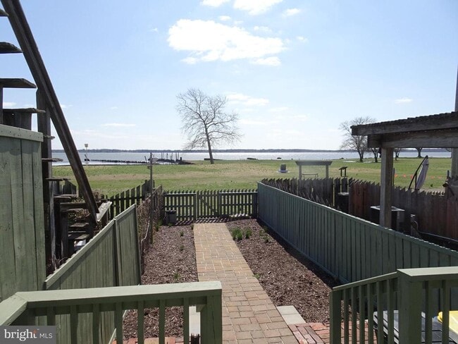 Building Photo - 213 E 2nd St