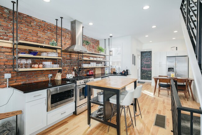 Photo - 2223 Taggert St