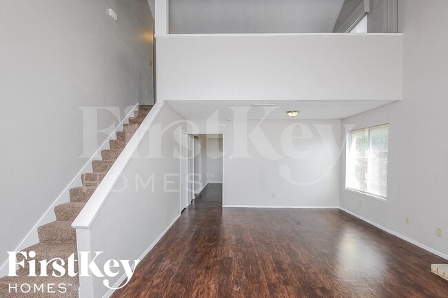 2113 Deerfield Dr