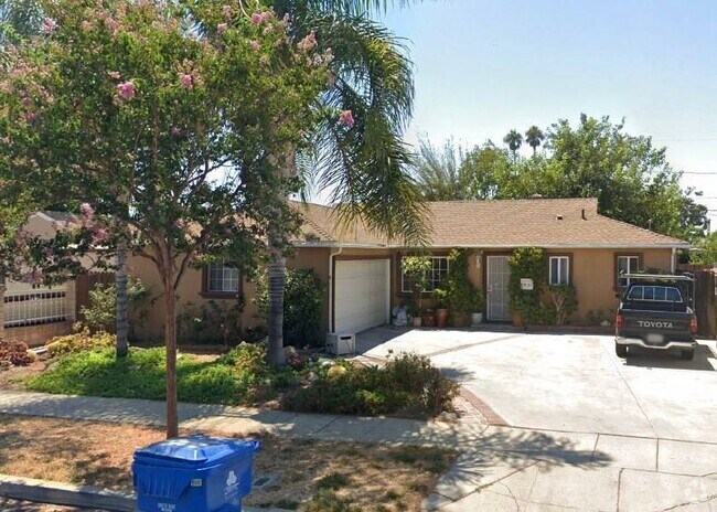 Building Photo - 7901 Newcastle Ave Rental