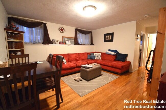 Photo - 108 Perkins St