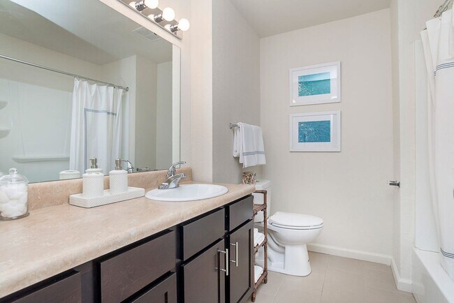 Photo - Villa Del Sol Apartments