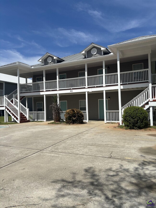 Building Photo - 402 Club Villa Court Rental