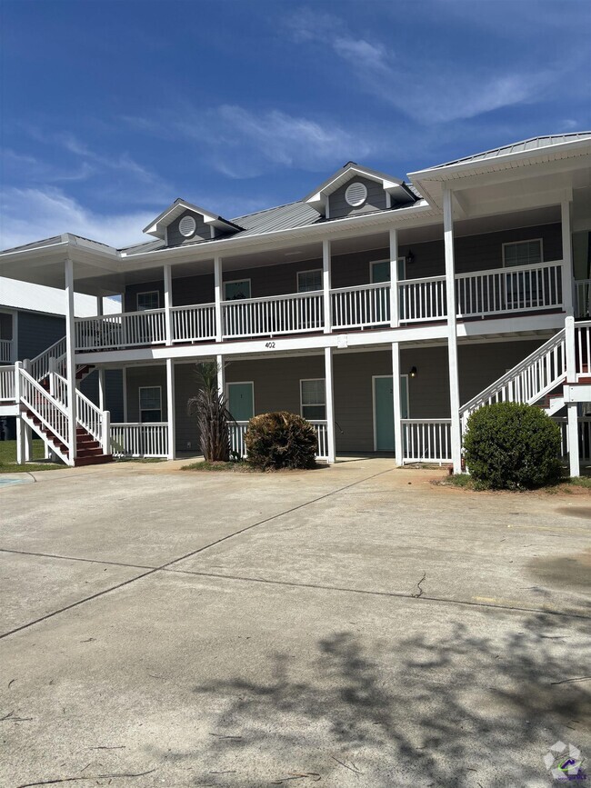 Building Photo - 402 Club Villa Court Rental