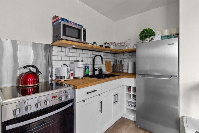 Photo - 110 Queens Rd Unité SI FL1-ID1438805P