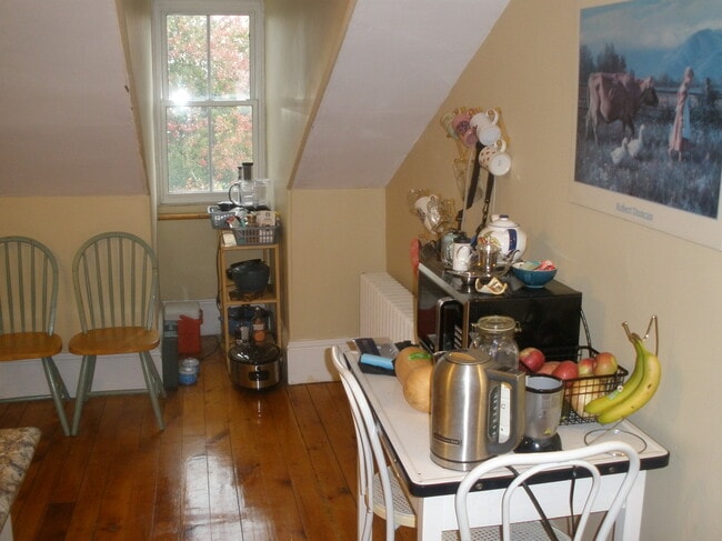 Photo - 52 Clergy St E Unit apt1