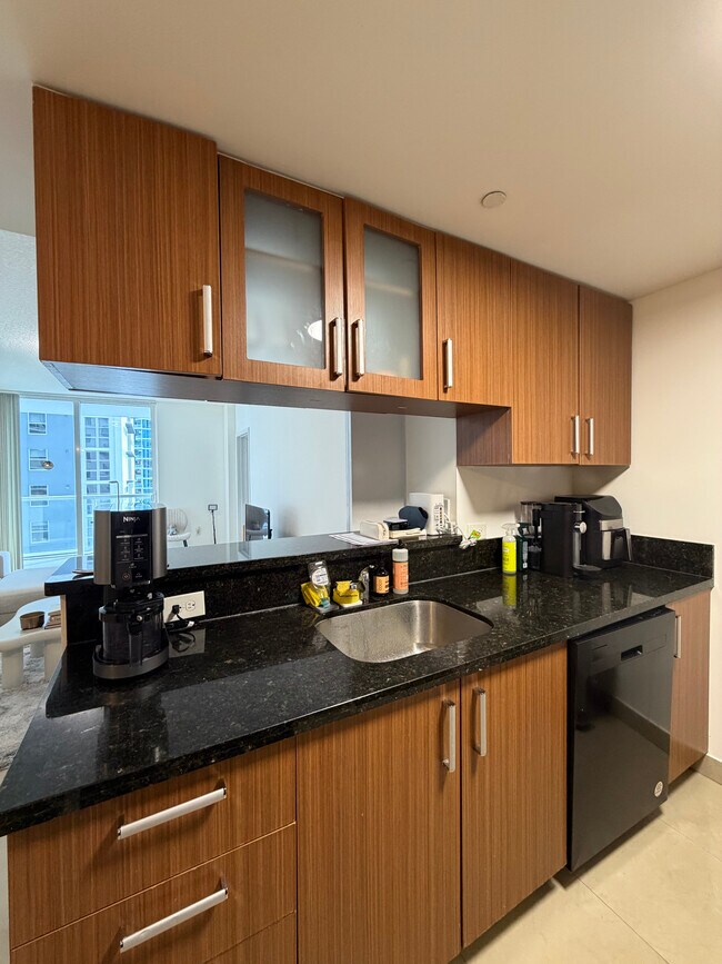 Photo - 615 NE 25th St Unidad B1