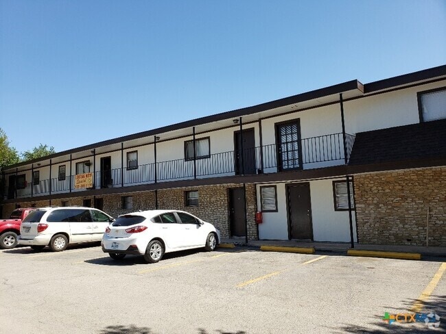 Building Photo - 1706 N Interstate 35 Unit 9 Rental