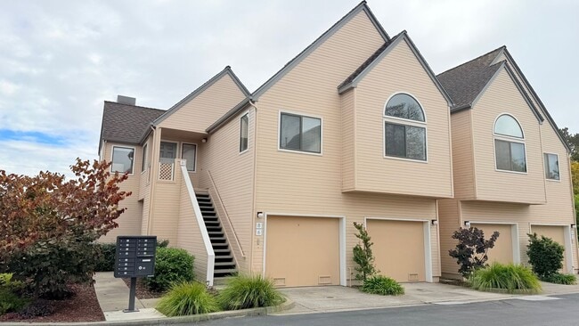 Building Photo - 8 Eclipse Ct