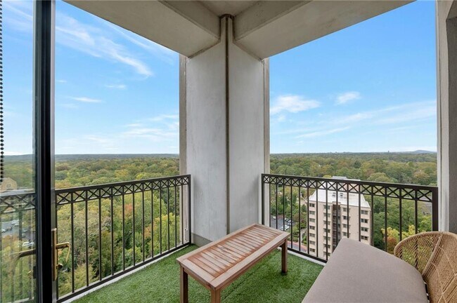 Photo - 2828 Peachtree Rd NW Unidad 1703