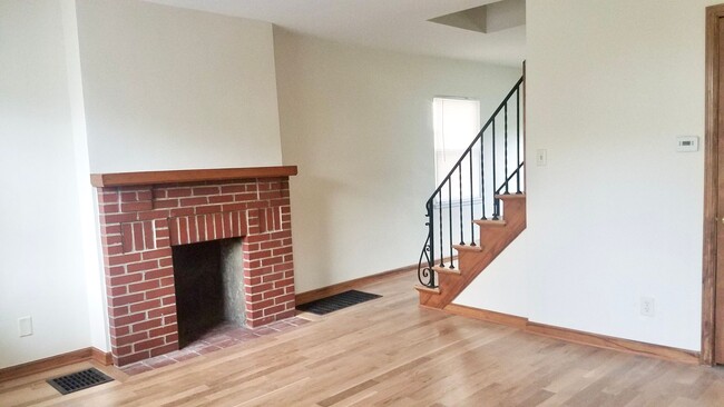 Photo - 230-232 W Pacemont Unidad 234 W Pacemont Ave