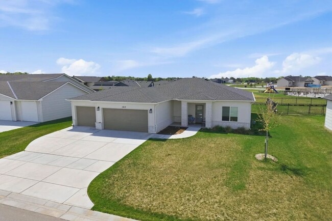 Building Photo - Trails End- Single Family