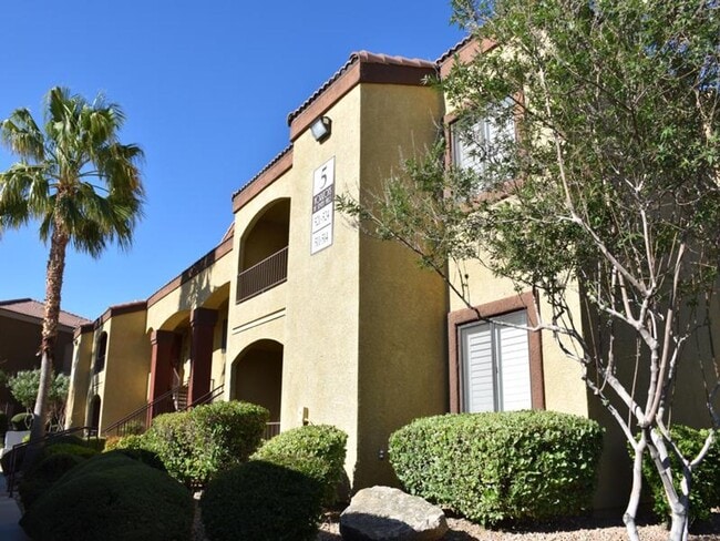 Building Photo - 950 Seven Hills Dr Unit 523