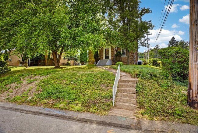 Photo - 302 Lindsay Rd