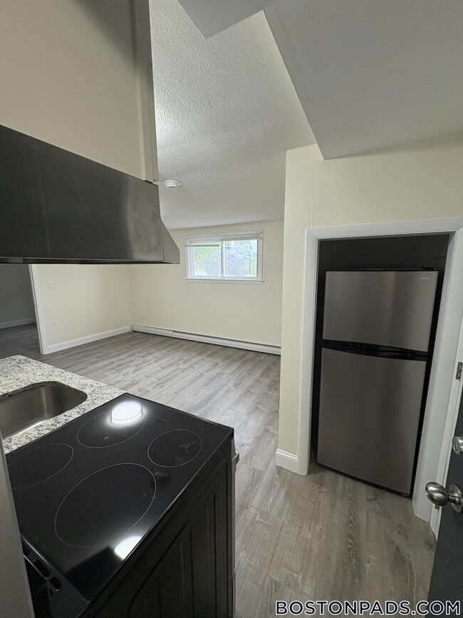Building Photo - 9 River Dr Rental