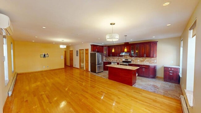 Building Photo - 400 E 78th St