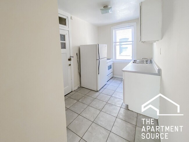 Building Photo - 5036 N Wolcott Ave Unit 2