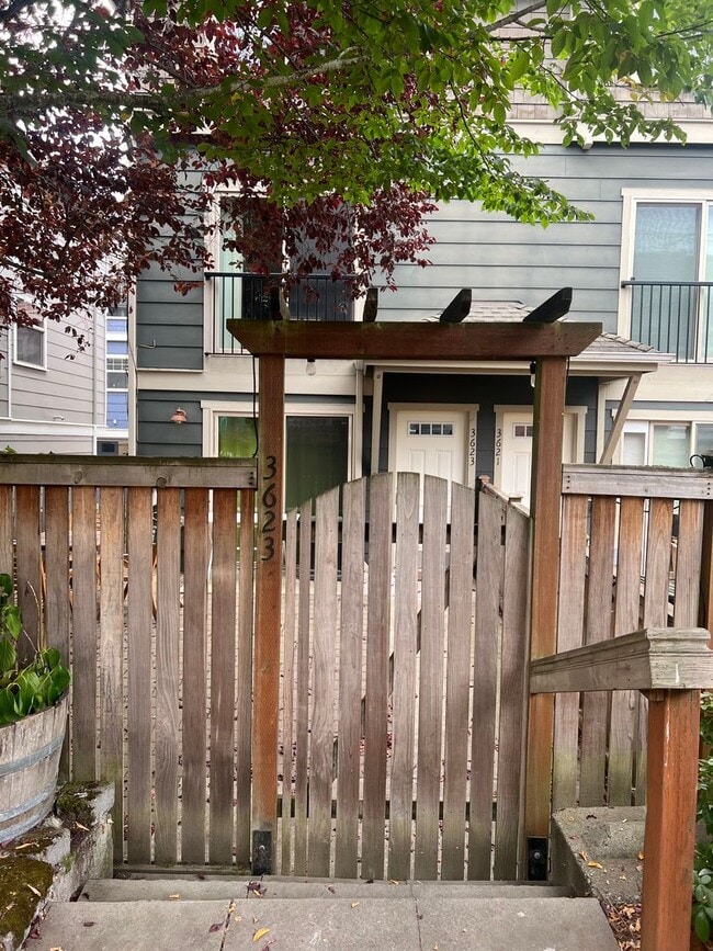 Photo - Available 1/1! Cozy townhouse in the Mt Ba...