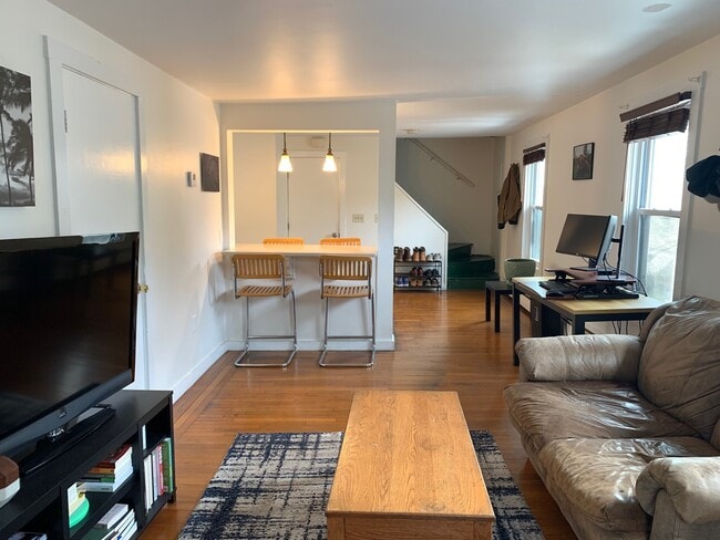 Building Photo - 229 Spring St Unit 2