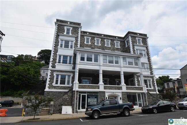 Building Photo - 75 S Main St Unit 204 Rental