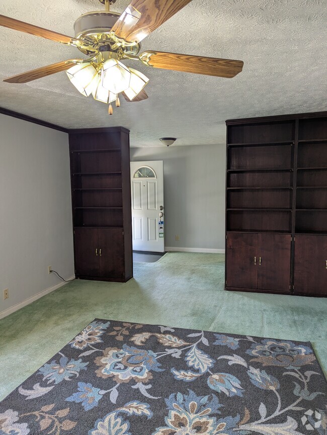 Building Photo - 3232 Revlon Dr Rental