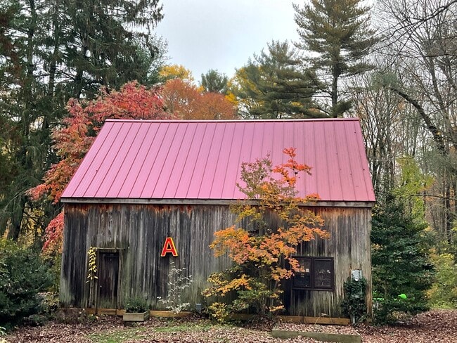 barn from road - 395 Nut Plains Rd Unit vintage barn