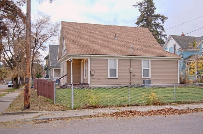 Photo - 102 S Perry St