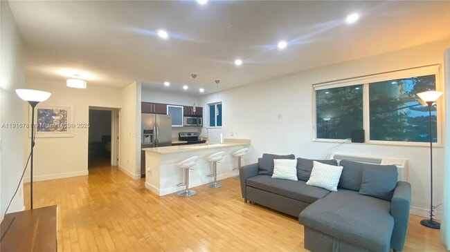 Building Photo - 7171 Bay Dr Unit 7