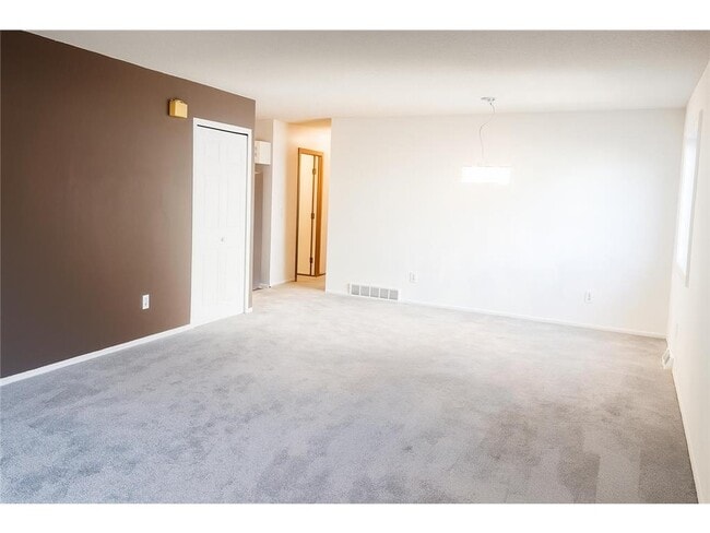 Photo - 9 Heights Rd NE