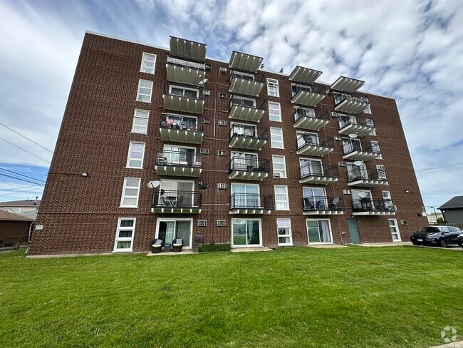 Building Photo - 7229 W Higgins Ave Unit 504 Rental