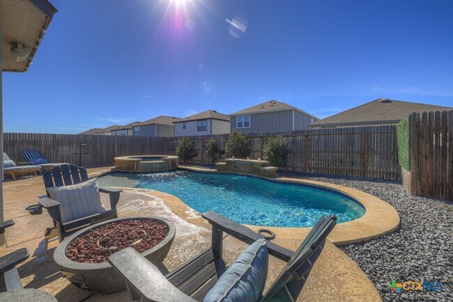 Photo - 816 Windflower