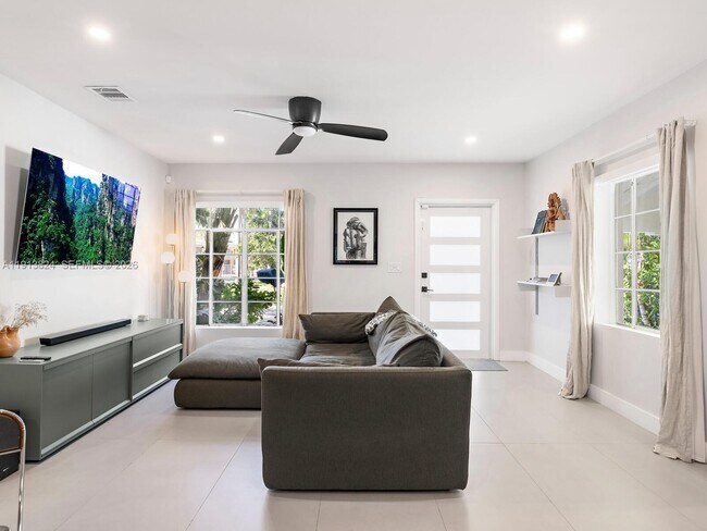 Photo - 1009 NW 11th Ct