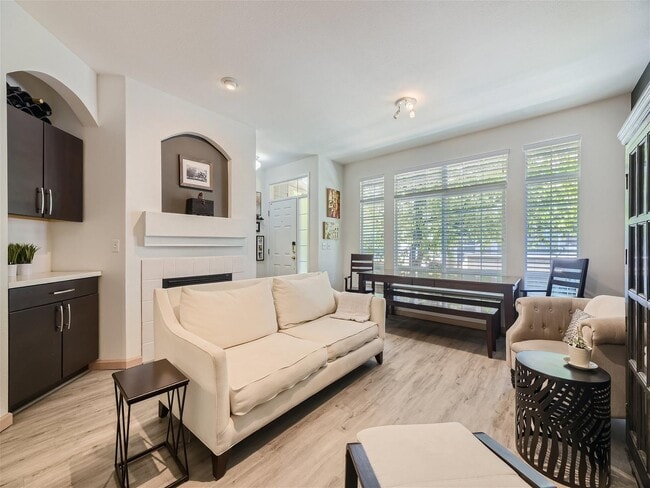 Building Photo - 5555 E Briarwood Ave Rental