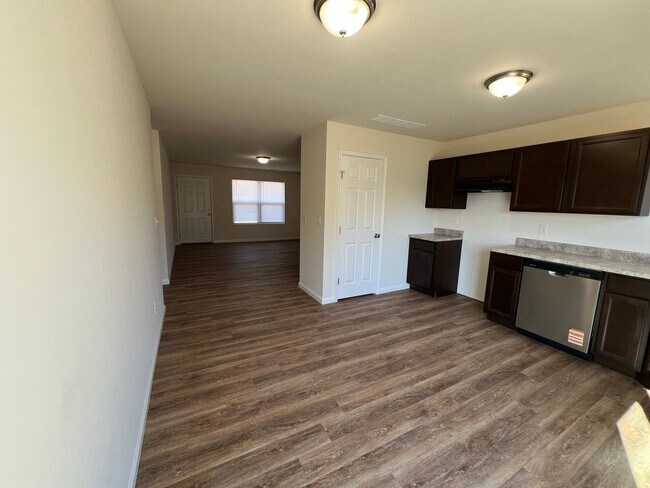 Photo - NEW 3 bed/2 bath with 1 car garage for lea... Unidad 380 Rick Road