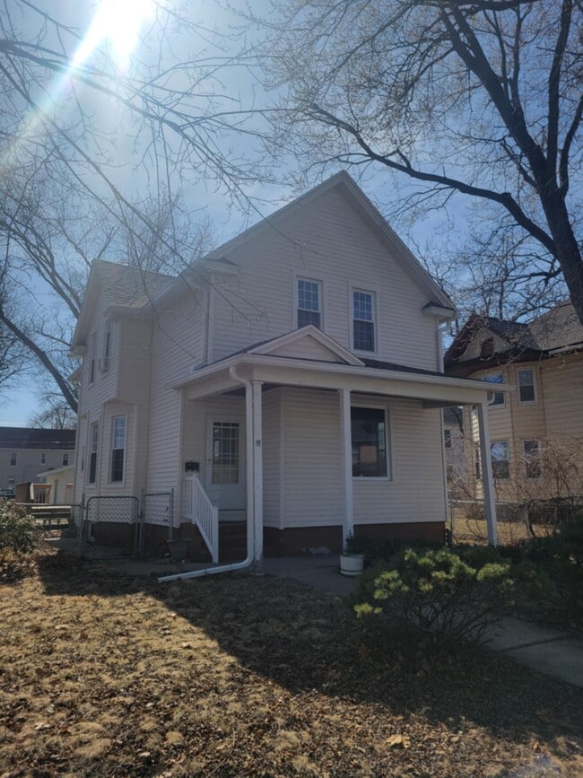 Building Photo - 417 W 17th St Rental