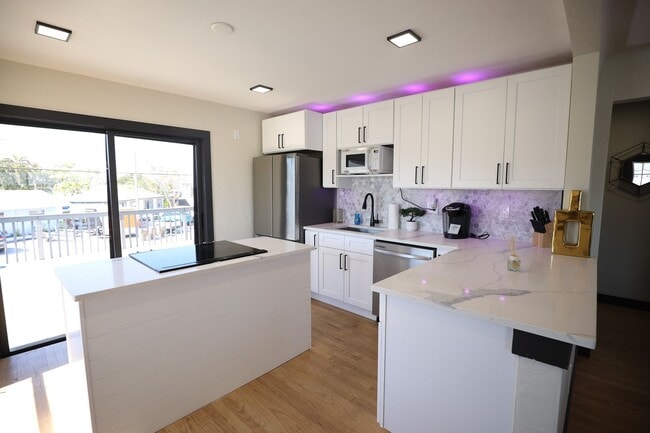 Photo - Fully Furnished Luxury Waterfront Unit w/i...