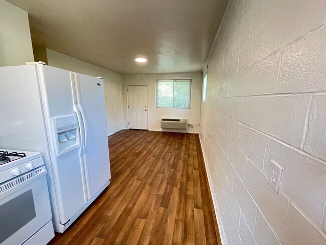827-15 1/2 15th Half St Unit 823