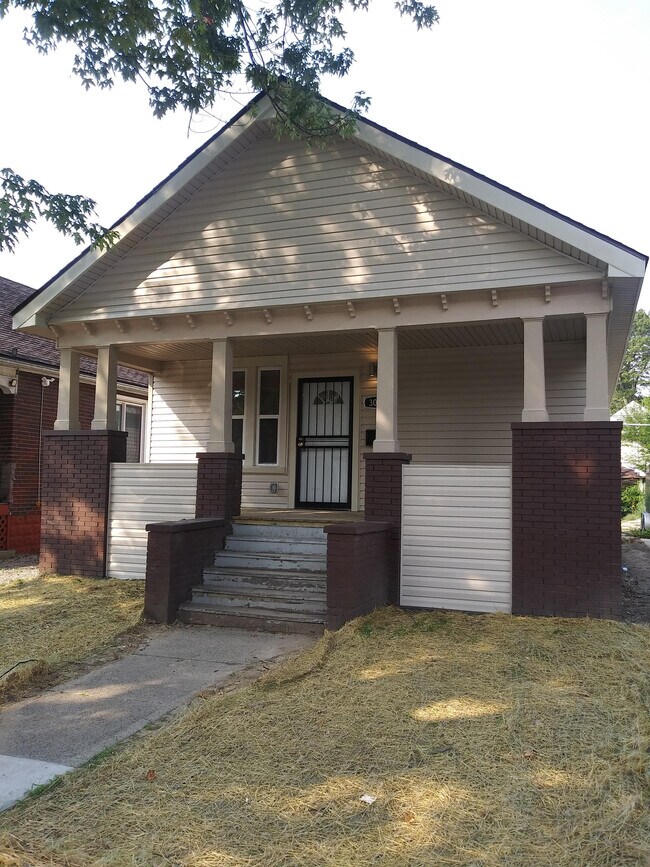 Photo - 3009 Hurlbut St